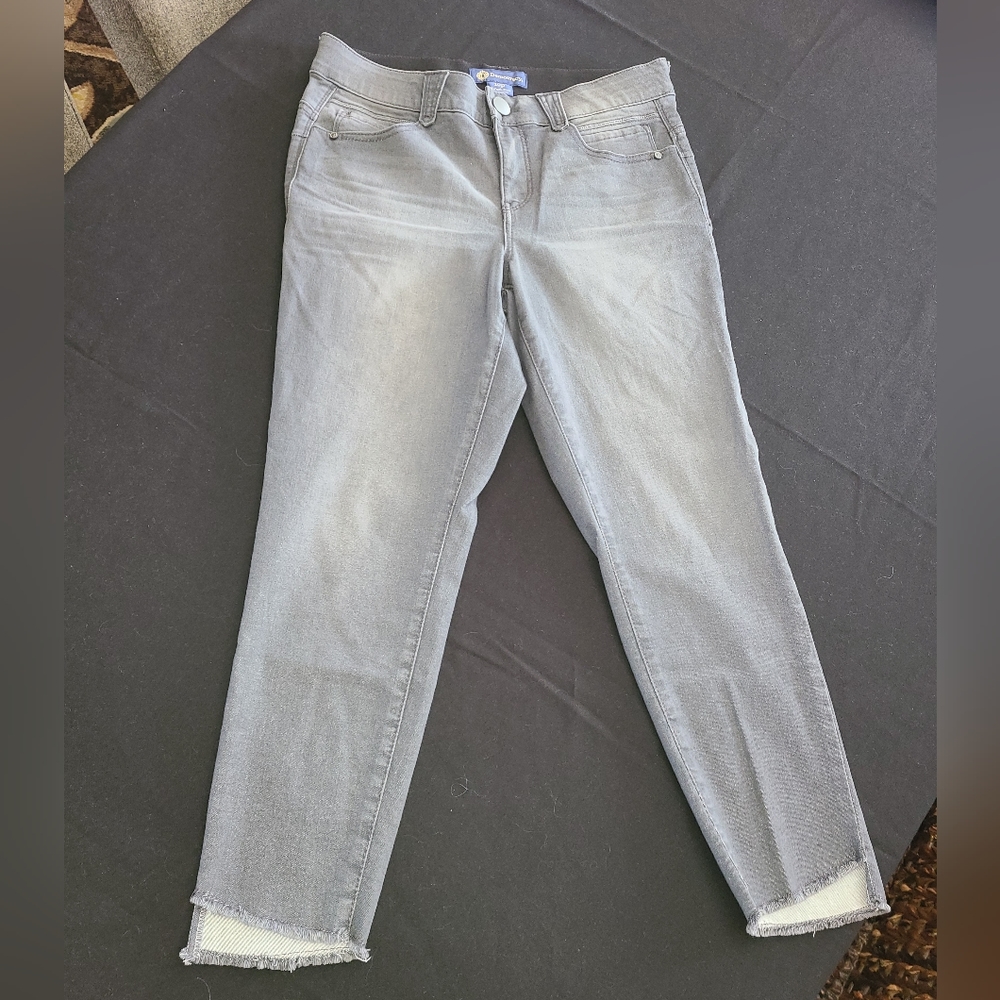 Jeri Skinny Curved Fray Step Hem Jean